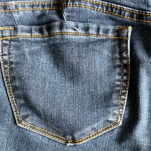 JOLT Jean Shorts. Sz 1/25. Very stretchy. Great condition. - Picture 3 of 4